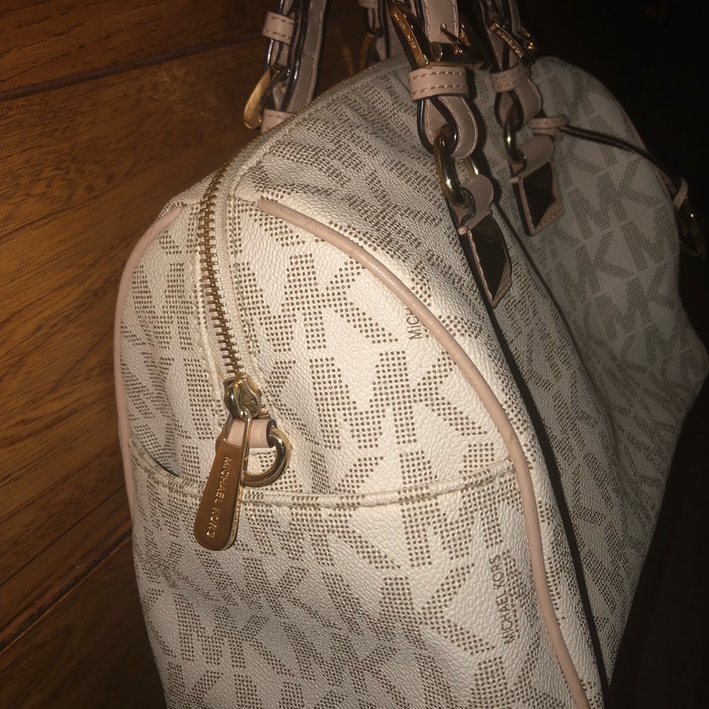 Michael Kors purse - Picture 2 of 7